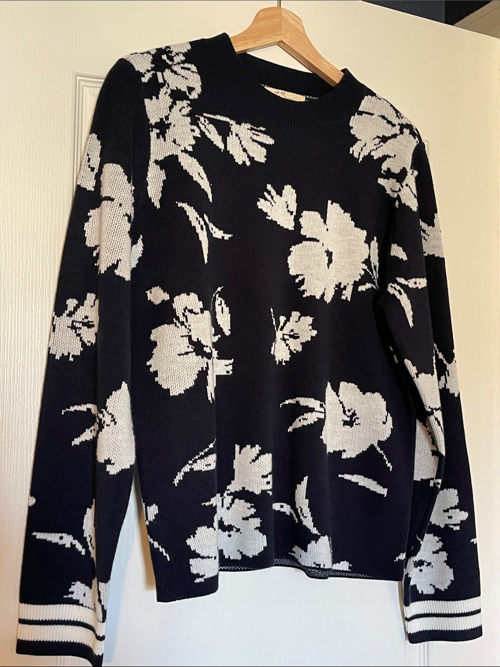 Floral Crewneck Sweater - Black & Cream